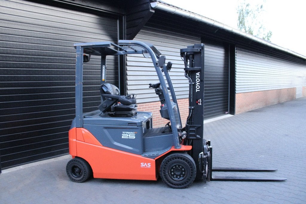 Toyota 8FBMKT25 heftruck elektrische triplex sideshift accub, 2000 tot 3000 kg, Elektrisch, Heftruck, Toyota