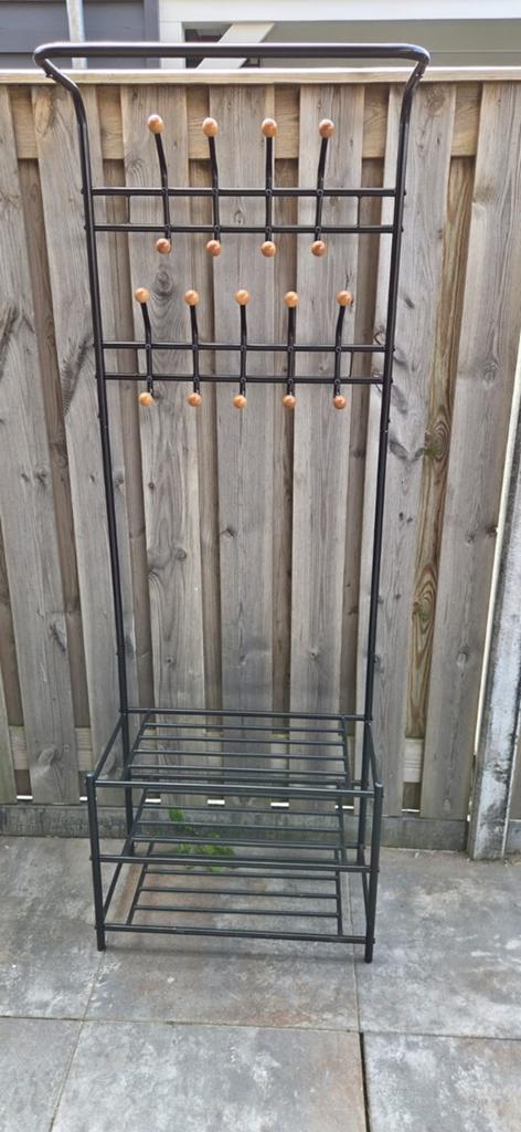 Zwarte metalen kapstok met schoenenrek, Gebruikt, 50 tot 100 cm, Modern, Praktisch, 150 tot 200 cm