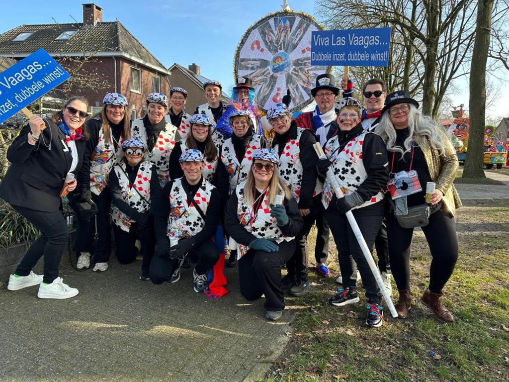 10 petjes en giletjes tbv loopgroep, Carnaval, Maat 56/58 (XL), Ophalen of Verzenden, Zo goed als nieuw