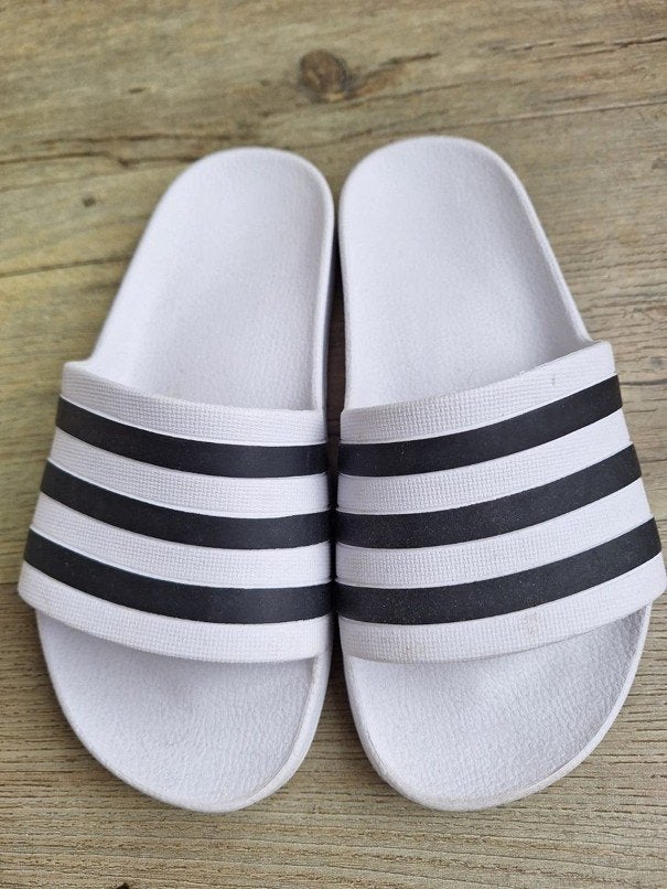 Adidas badslippers maat 35 ZGAN, Adidas, Jongen of Meisje, Overige typen, Ophalen of Verzenden