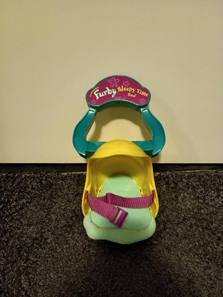 Furby  bed, Verzamelen, Speelgoed, Verzenden, Zo goed als nieuw