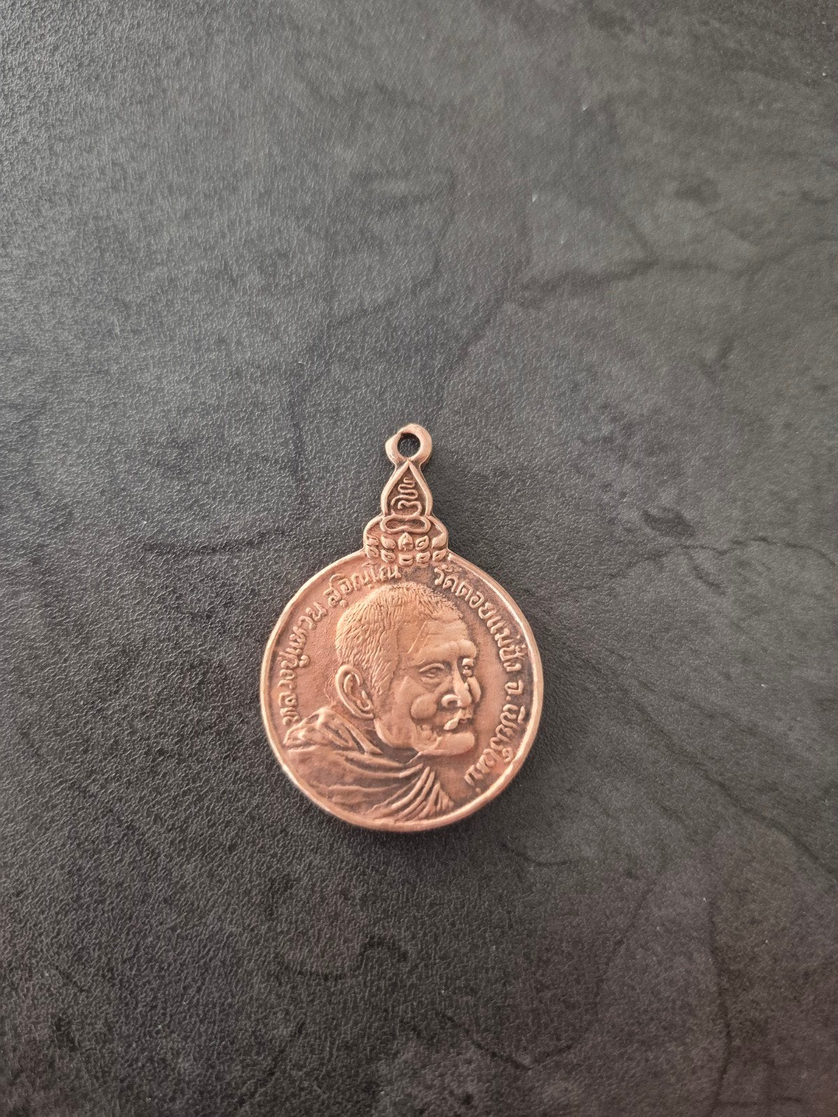 Thaise amulet met afbeelding, Ophalen of Verzenden, Bruin, Overige materialen