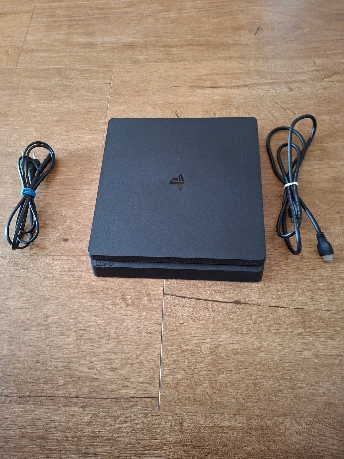 PlayStation 4 in goede staat met lichte krasjes