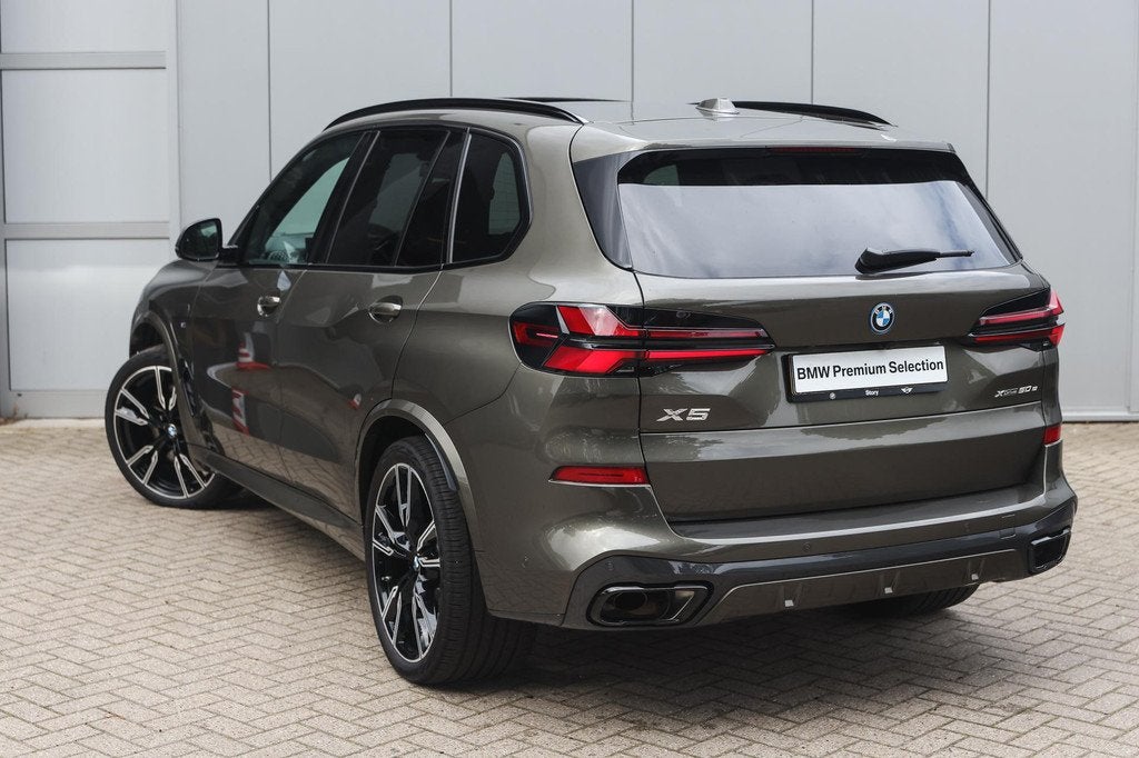 BMW X5 xDrive50e M Sport Automaat / Panoramadak / Trekhaak /, Auto's, 2395 kg, Met garantie (alle), Bedrijf, 489 pk