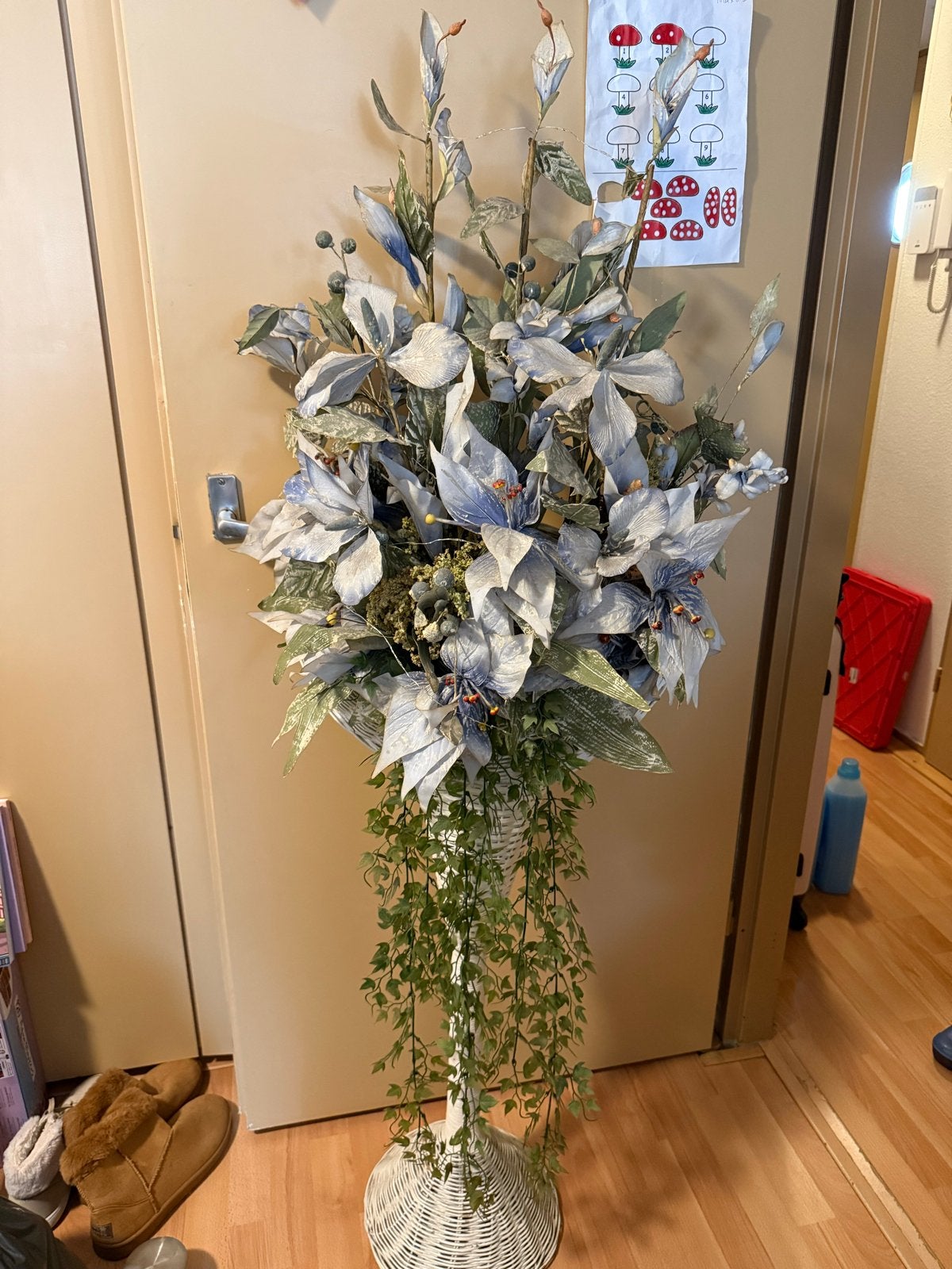 Grote kunstbloem in witte rieten vaas, 1.60m hoog, Ophalen, Binnen, Gebruikt, Kunstbloem