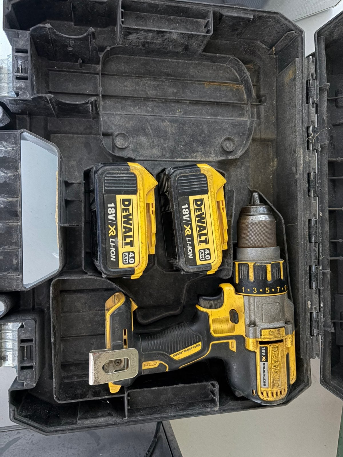 DeWalt schroef/boormachine DCD995M2 met 2x 4Ah en koffer