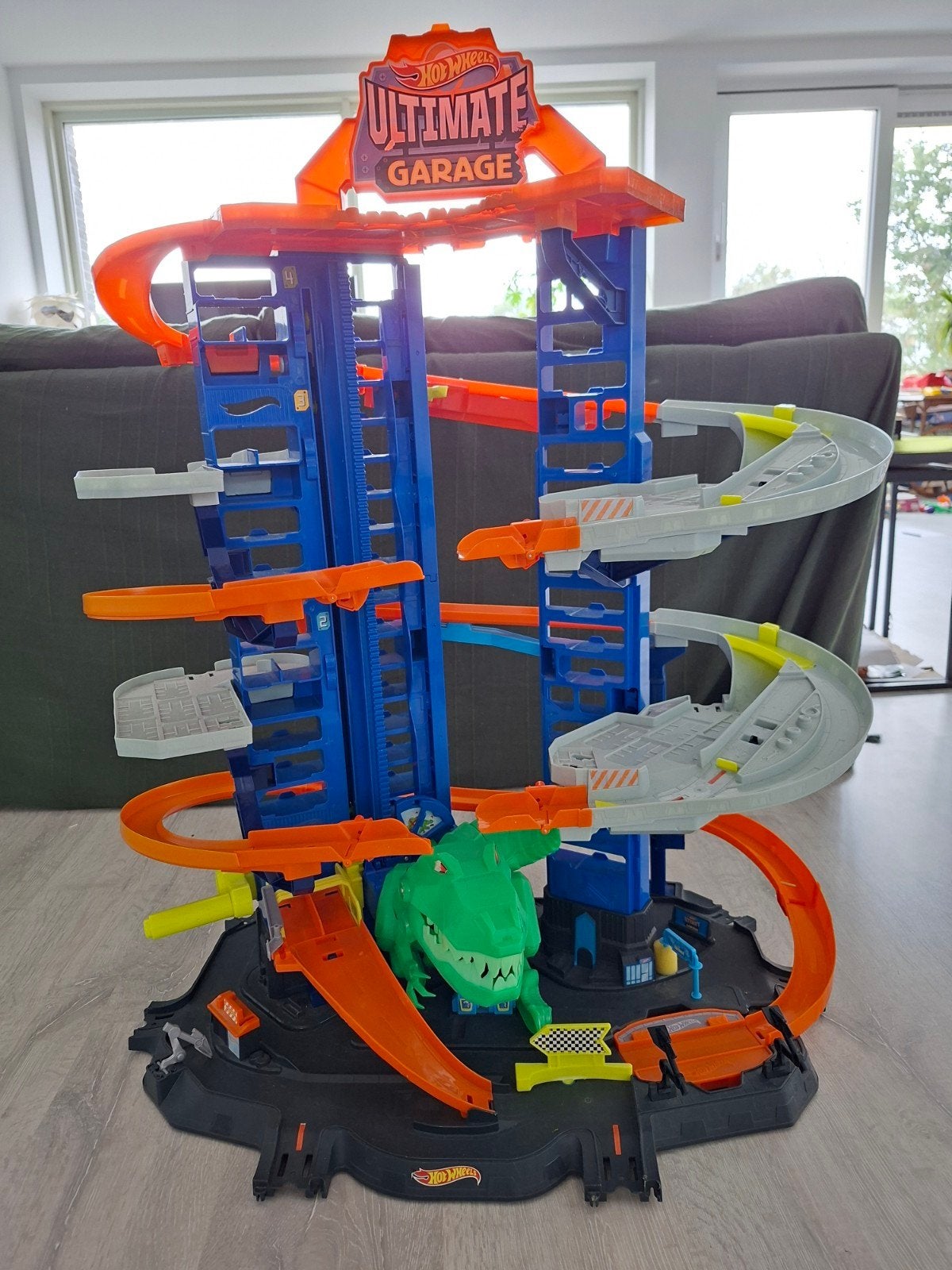 Hot Wheels Ultimate Garage met T-Rex, Ophalen, Gebruikt