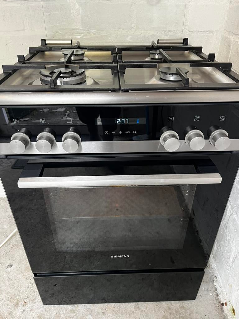 SIEMENS EXTRAKLASSE FORNUIS 3D HETELUCHT EN WOKBRANDER, Witgoed en Apparatuur, Fornuizen, Ophalen, 4 kookzones, Zo goed als nieuw