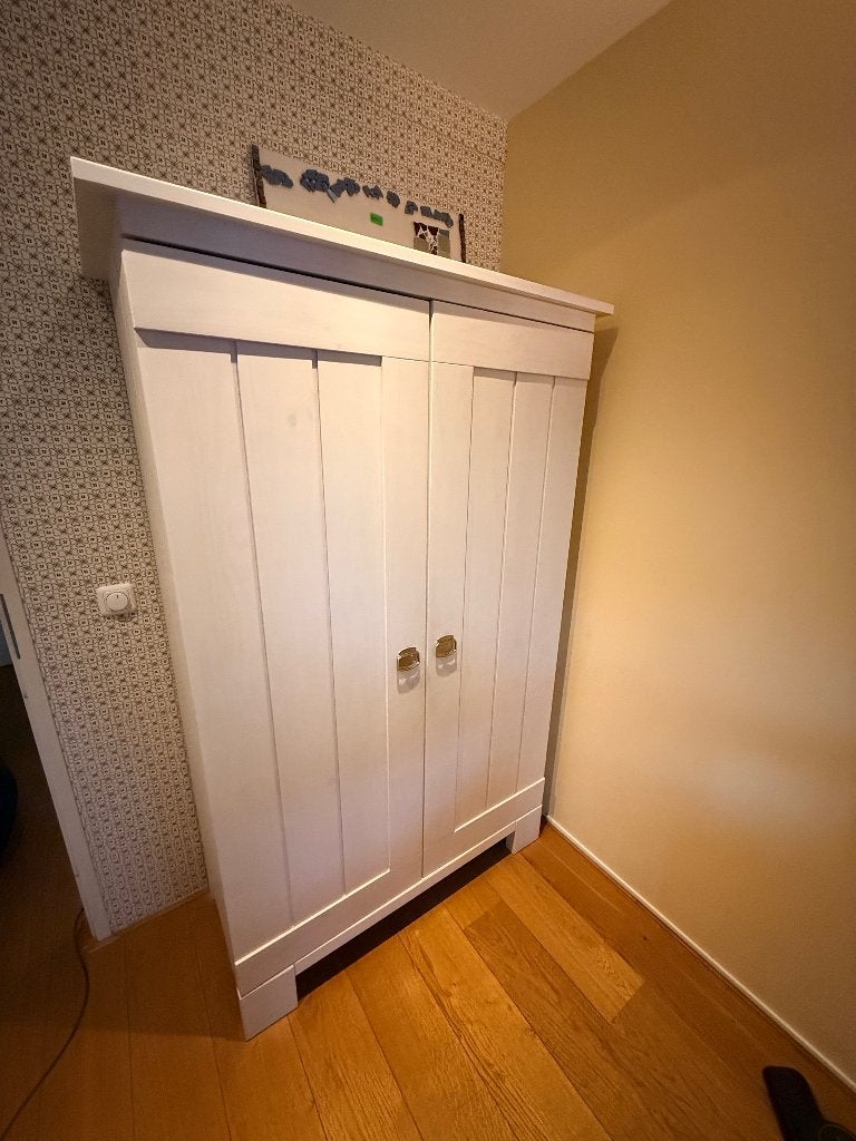 Stoere Kinderkledingkast van hout, whitewash, Kinderen en Baby's, Ophalen, Gebruikt, Kast, 105 cm of meer