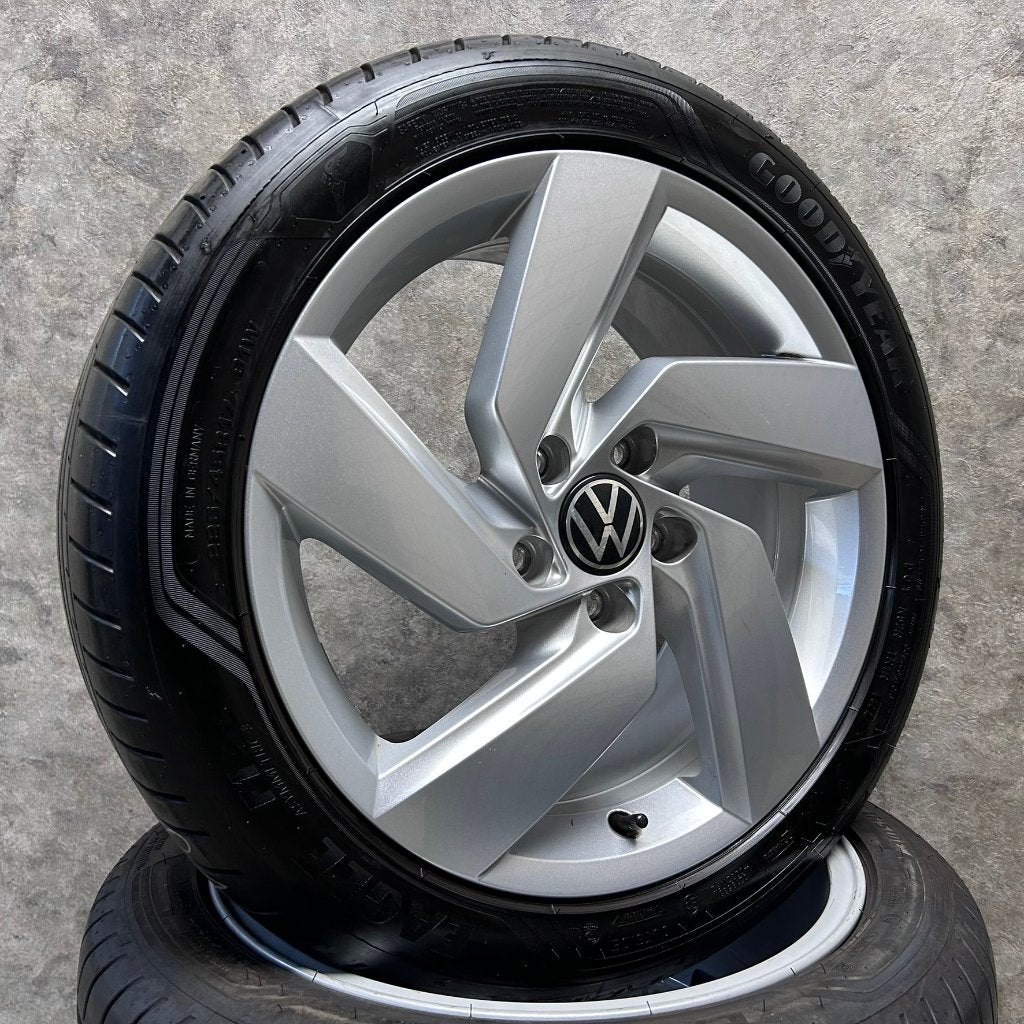 17 inch originele Richmond GTI velgen zomerbanden VW Golf 8, Auto-onderdelen, Banden en Velgen, Gebruikt, Banden en Velgen, 17 inch