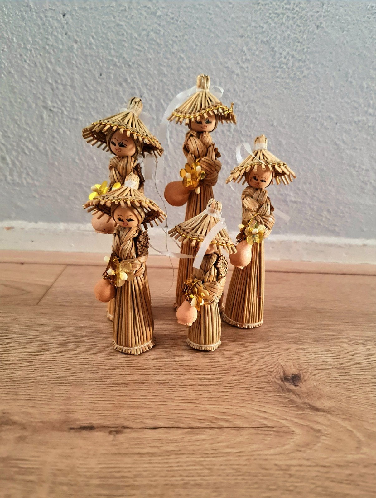 Vijf decoratieve poppetjes van gedroogde strohalmen, Ophalen of Verzenden, Nieuw