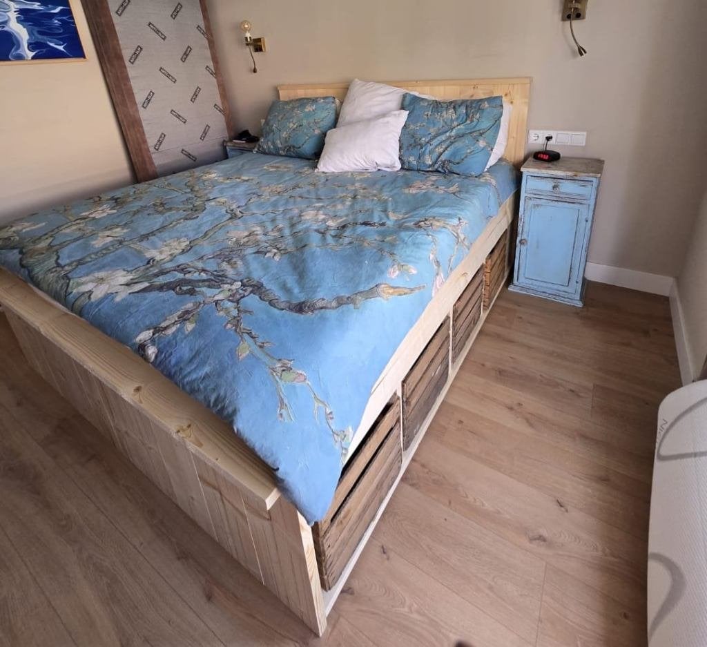 Prachtig houten tweepersoonsbed, Ophalen, Bruin, Tweepersoons, Zo goed als nieuw