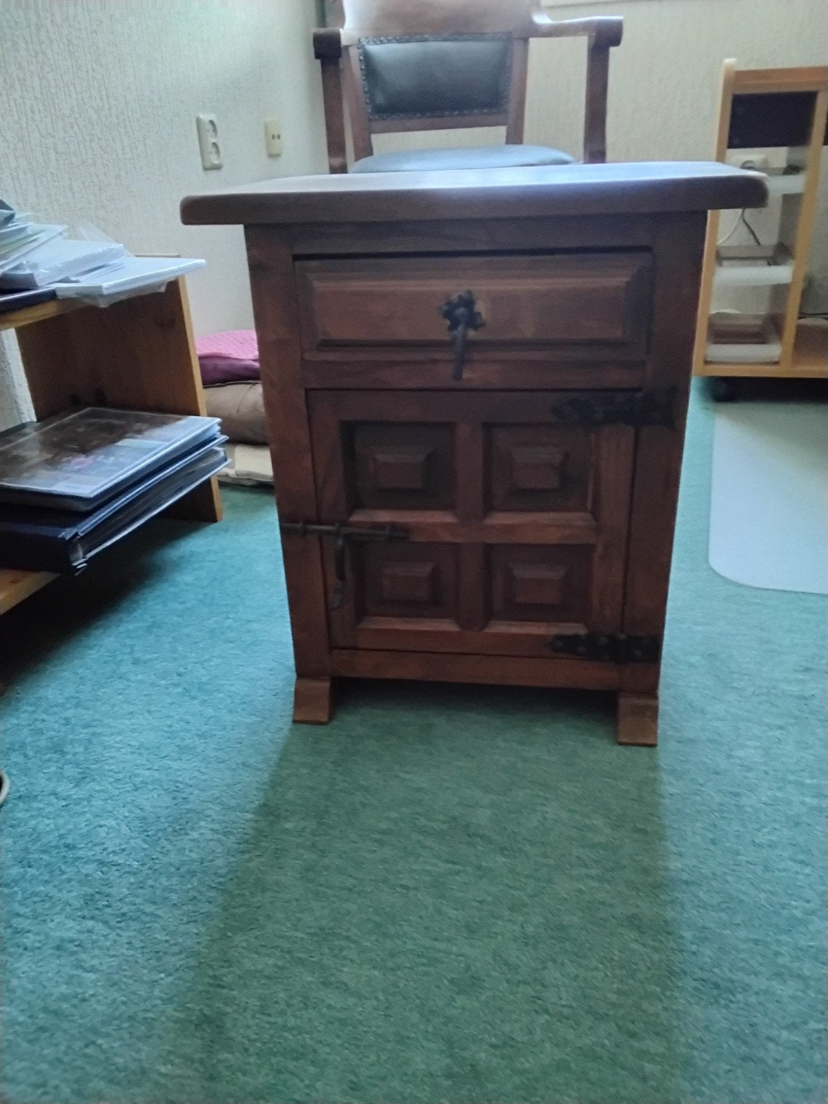 Vintage Spaans notenhouten kastje - Hout met Lade en Deurtje, Antiek en Kunst, Antiek | Meubels | Kasten, Ophalen