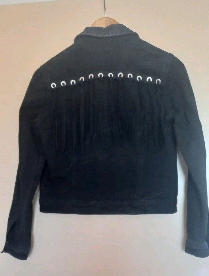 Zwart spijkerjasje met franjes mt 38 Boho style, Maat 38/40 (M), Zwart, Ophalen of Verzenden, Gedragen