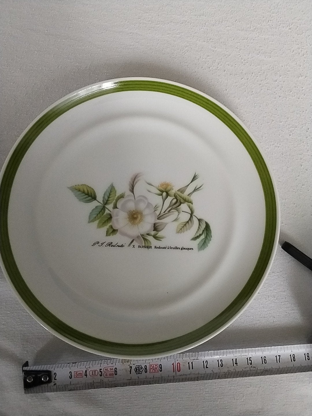 2x P.J. Redouté rozenborden met groene rand hutschenreuther, Ophalen of Verzenden