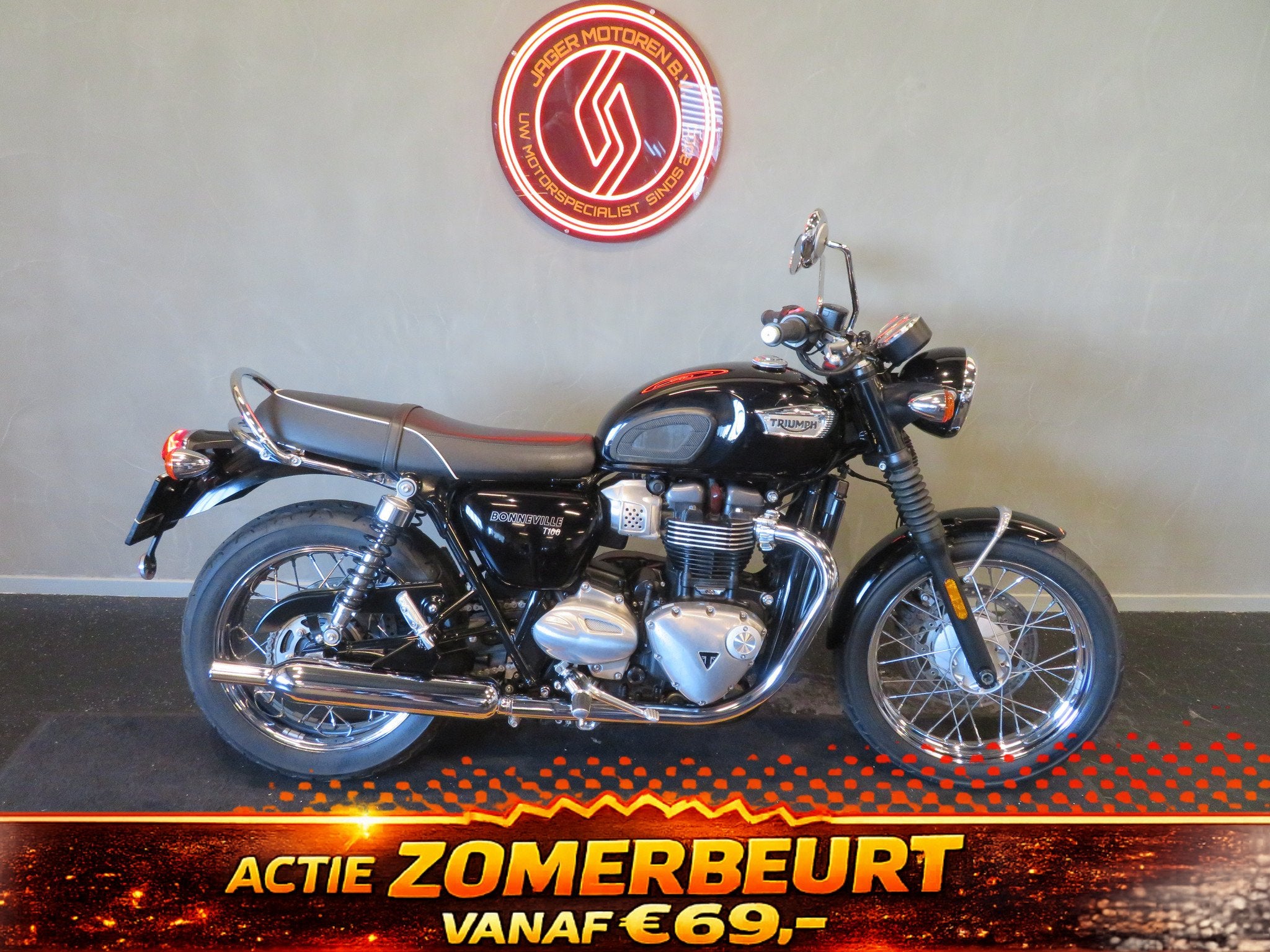 Triumph BONNEVILLE T 100 NIEUWSTAAT! (bj 2018), Motoren, Motoren | Triumph, Bedrijf, 900 cc, 12 t/m 35 kW, Naked bike
