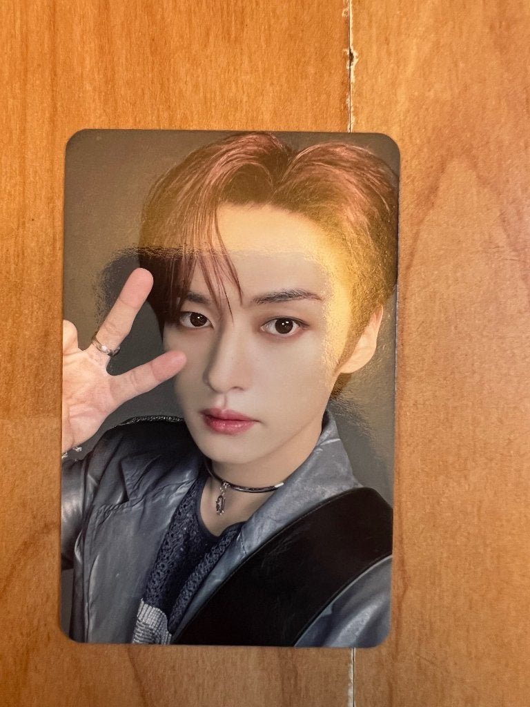 Stray Kids Officieel Photocards Lee Know, Verzamelen, Ophalen of Verzenden, Nieuw, Foto of Kaart