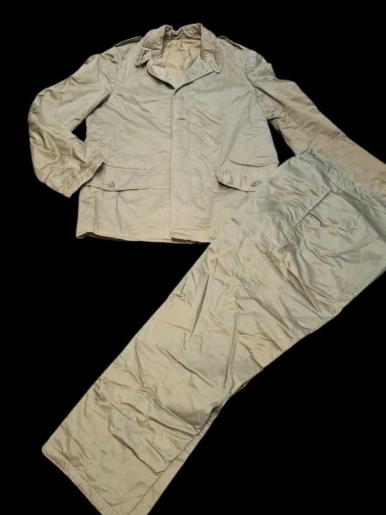 oude olijfgroene gewatteerde katoenen leger tenue, 1970, Verzamelen, Ophalen of Verzenden, Landmacht, Overige gebieden, Kleding of Schoenen