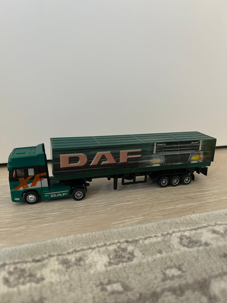 Vijf miniatuur vrachtwagens: Volvo, Mercedes, Scania en DAF, Ophalen, Zo goed als nieuw, Bus of Vrachtwagen, Overige merken
