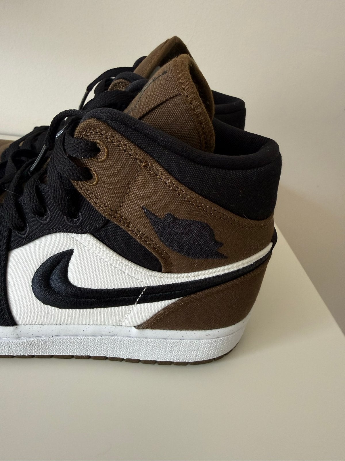 Nike Air Jordan 1 Mid - Maat 39 - Zo goed als nieuw, Ophalen of Verzenden, Zo goed als nieuw, Bruin, Sneakers of Gympen