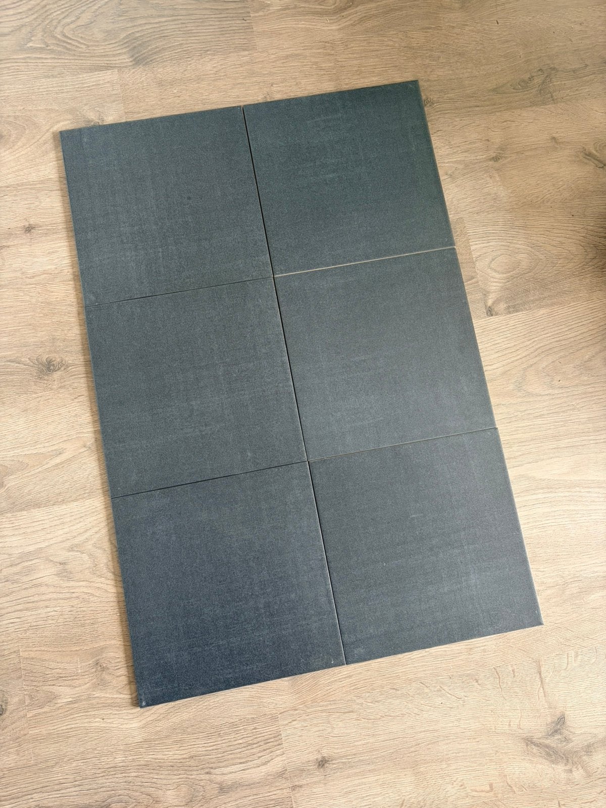 Donkergrijze badkamer vloertegels 33x33cm, Ophalen, Keramiek, Zo goed als nieuw, Minder dan 5 m²