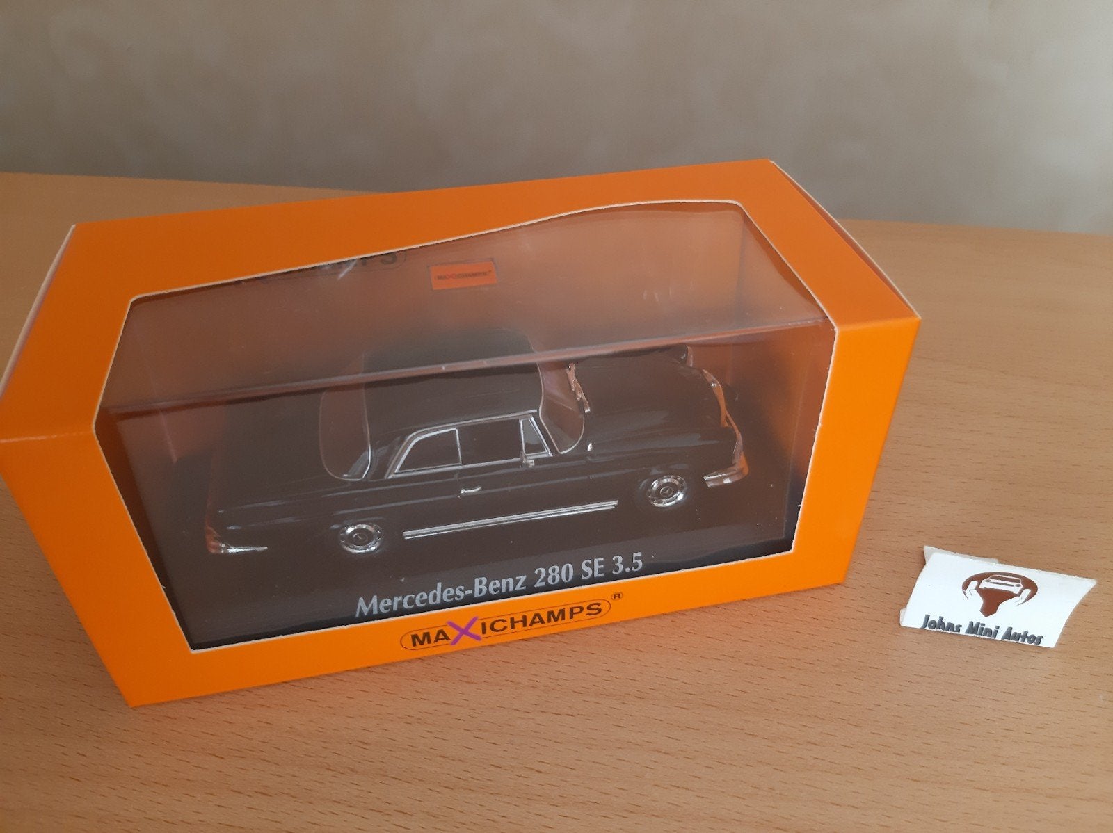 Foto 3 van Mercedes Benz 280SE 3.5 Coupe 1970 zwart van Maxichamps 1:43