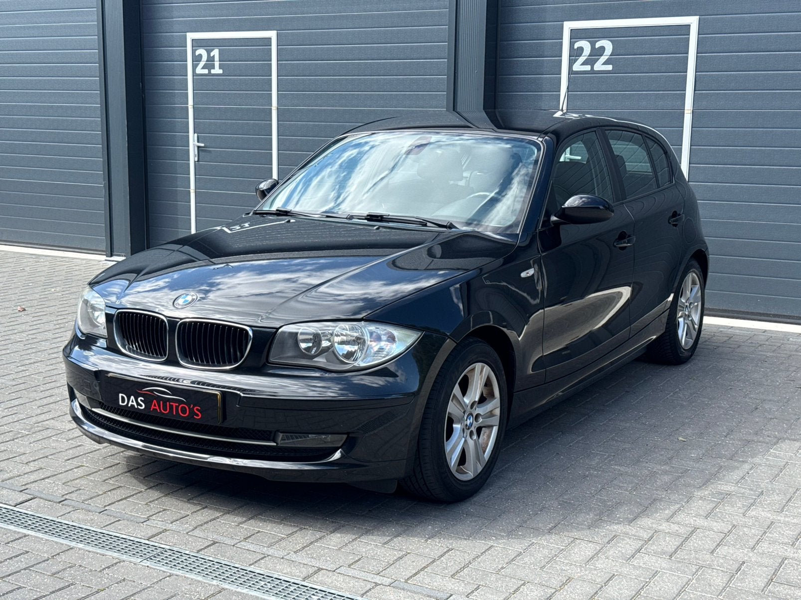 BMW 1-Serie 2.0 116I Business |Clima|5-Drs|nwe Apk|Carplay|, Auto's, 1-Serie, 1995 cc, 4 cilinders, Metallic lak