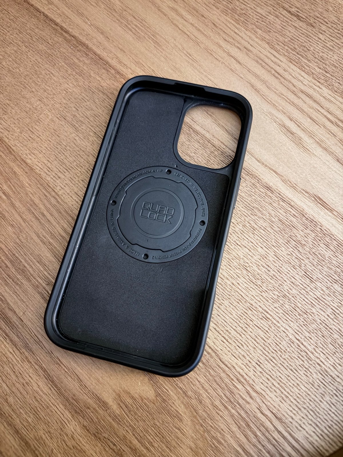Quad Lock iPhone 16 Hoesje - Zwart, Kunststof, Zwart, IPhone 16, Quad Lock
