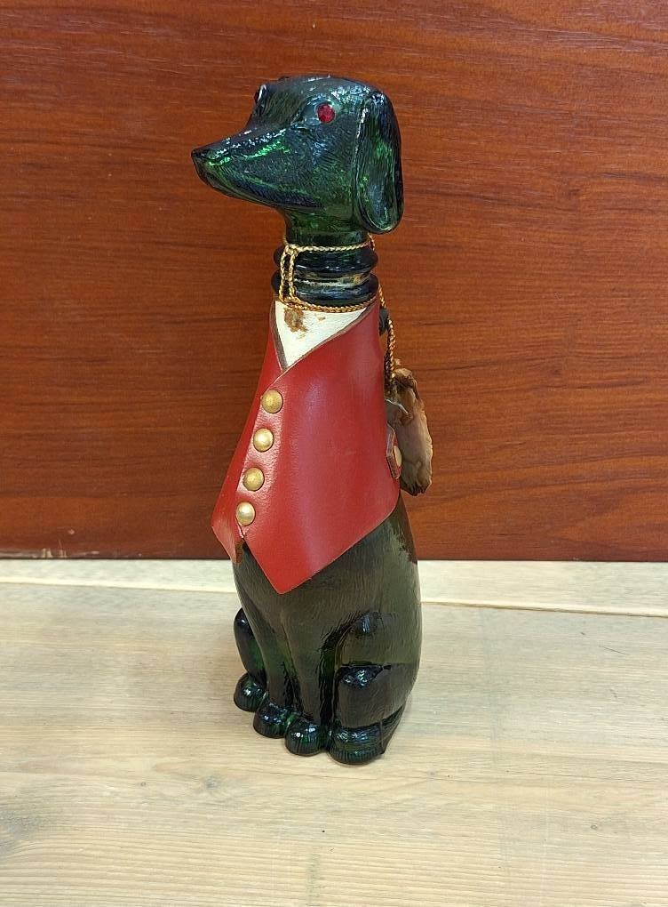 Glazen, nog gevulde, likeurfles in vorm van een Lord Dog., Ophalen