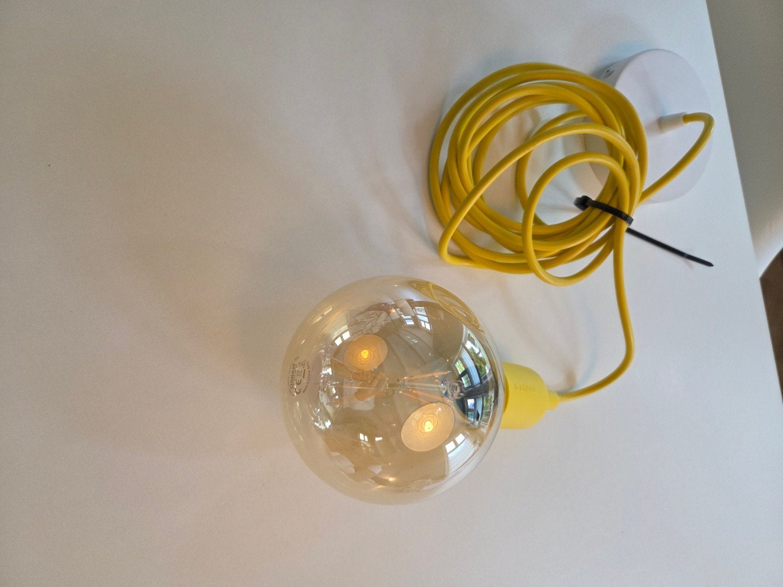 Muuto E27 hanglamp - Geel, Huis en Inrichting, Ophalen, Gebruikt, Modern, Scandinavisch, E27 (groot)