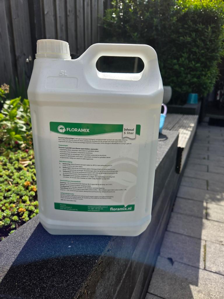 Floramix Buitenreiniger - ca. 4 liter over, Ophalen, Zo goed als nieuw, Aanslagreiniger