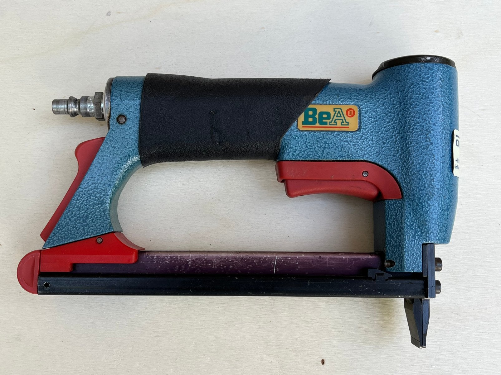 BEA professioneel nietpistool pneumatische tacker, zgan, Ophalen of Verzenden, Zo goed als nieuw