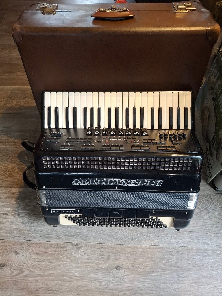 Accordion Crusuanelli, Ophalen, Gebruikt