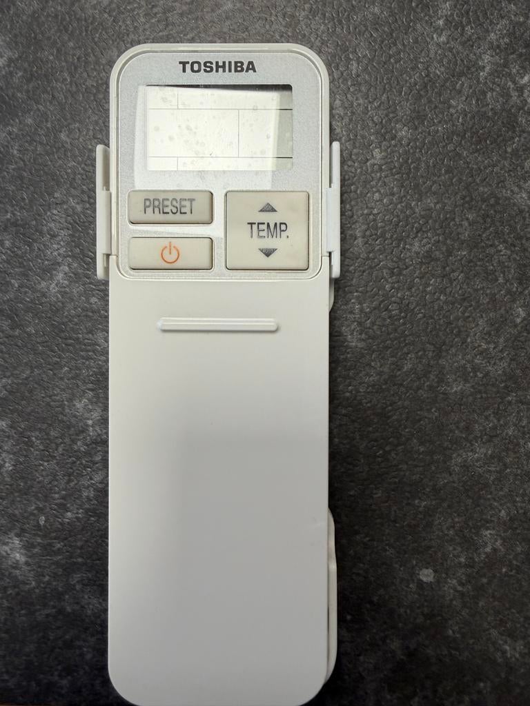 Toshiba Airco Afstandsbediening met Houder, Nieuw, 3 snelheden of meer, Ophalen of Verzenden, Afstandsbediening