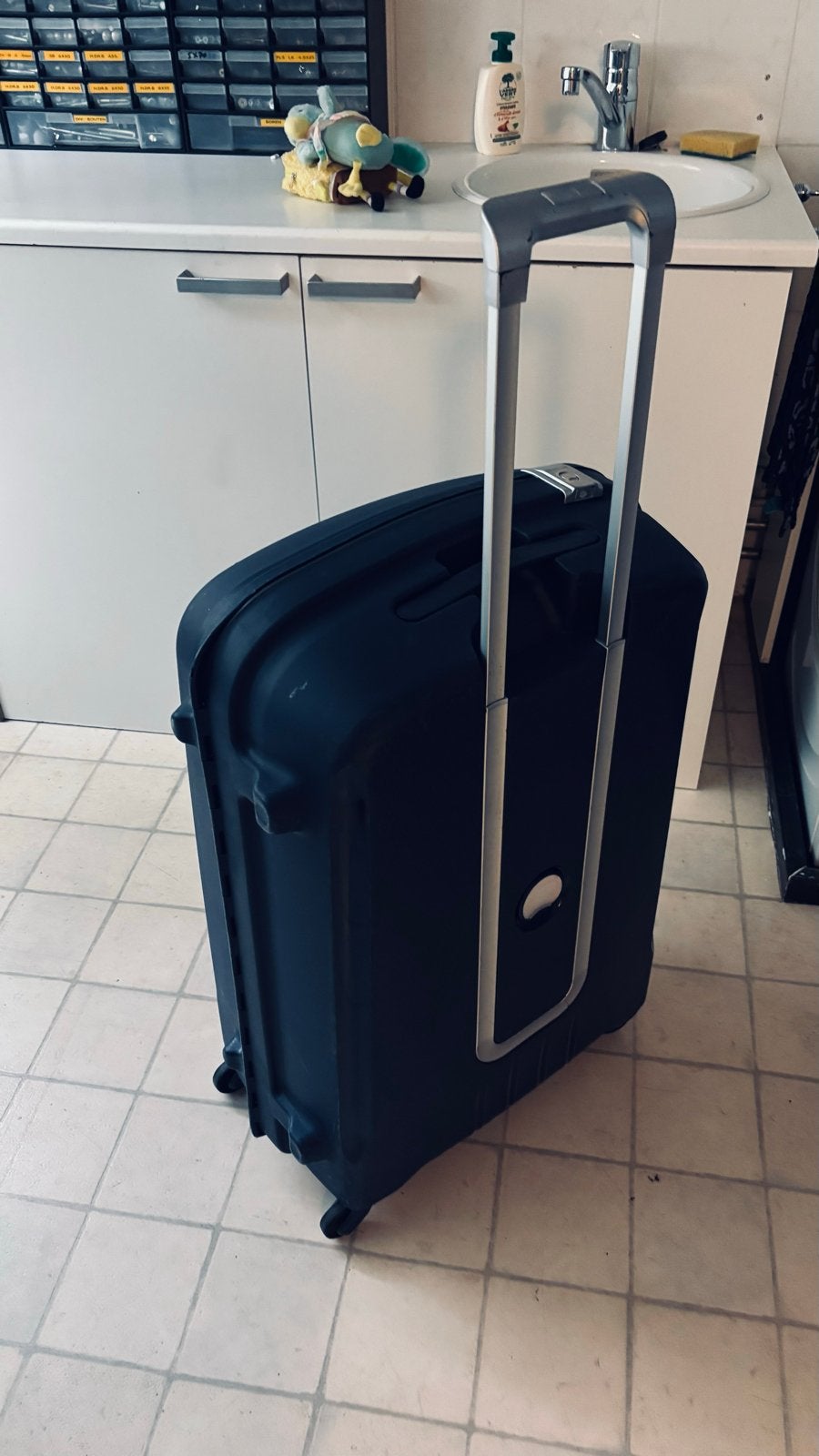 Delsey Koffer - Harde Schaal - Donkerblauw, Sieraden, Tassen en Uiterlijk, Koffers, Gebruikt, Hard kunststof, 45 tot 55 cm, Wieltjes