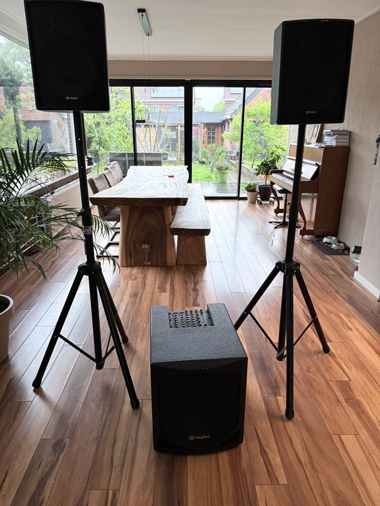 Complete PA-set: Skytec Live Set 12" Sub & Yamaha MG124CX, Ophalen of Verzenden, Gebruikt, 10 tot 20 kanalen, Microfooningang