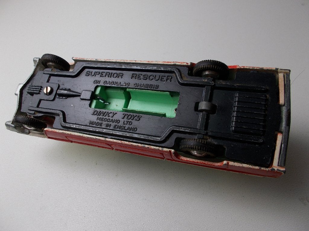 1967 Dinky Toys 267 SUPERIOR RESCUER ON CADILLAC CHASSIS., Ophalen of Verzenden, Zo goed als nieuw, Auto, Dinky Toys