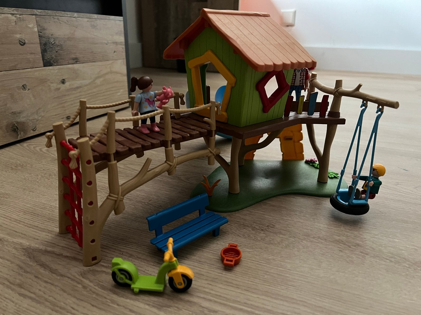 Playmobil Boomhut met Schommel en Glijbaan (70281), Gebouw, Complete set, Ophalen of Verzenden, Zo goed als nieuw