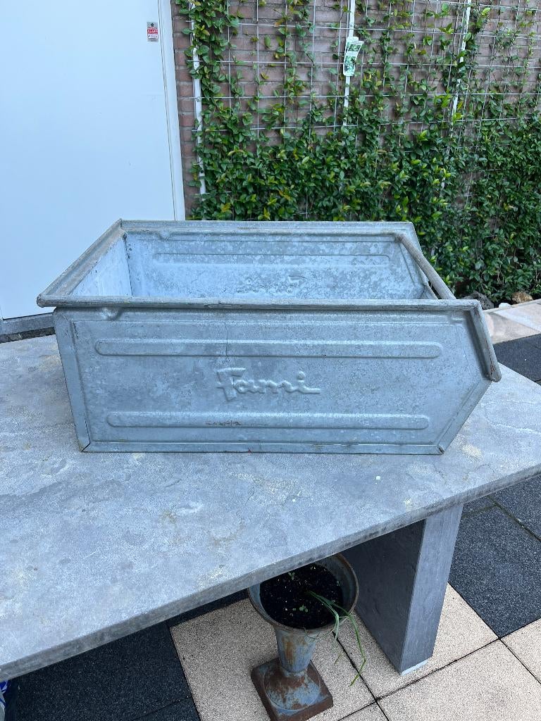 XXL metalen stapelbak , FAMI magazijn voorraad bak 70 cm, Doe-het-zelf en Verbouw, Kratten en Dozen, Ophalen, Gebruikt, 40 tot 60 cm