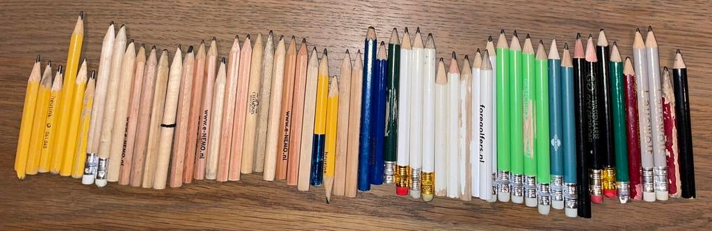 55 Kleine schrijfpotloodjes potloodjes, Ophalen of Verzenden, Zo goed als nieuw