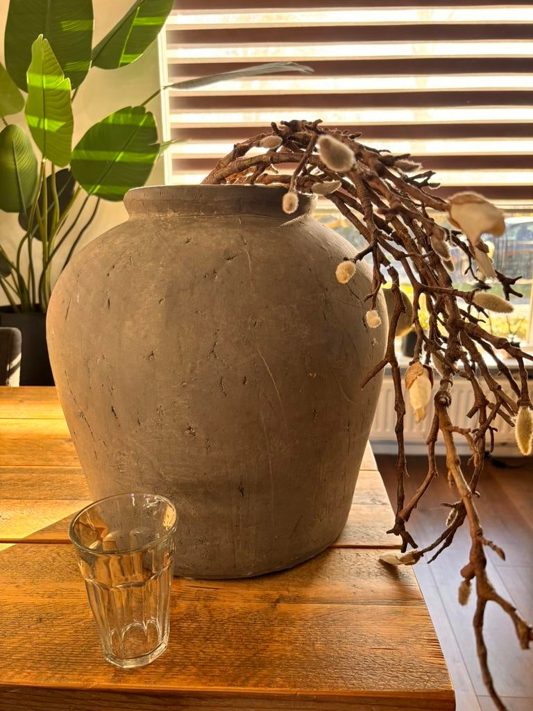 Landelijke pot met neptakken, Ophalen, Zo goed als nieuw, Overige kleuren, Minder dan 50 cm