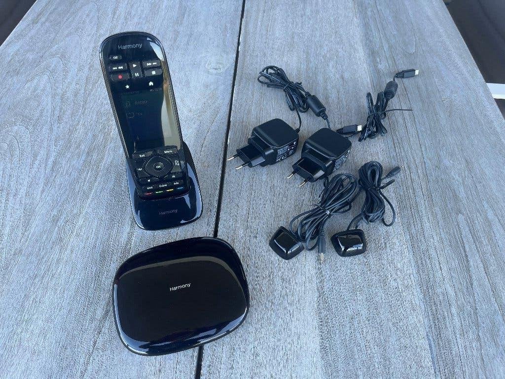 Logitech Harmony Touch afstandbediening + Hub, Audio, Tv en Foto, Gebruikt, Universeel, Ophalen of Verzenden, Mediaspeler