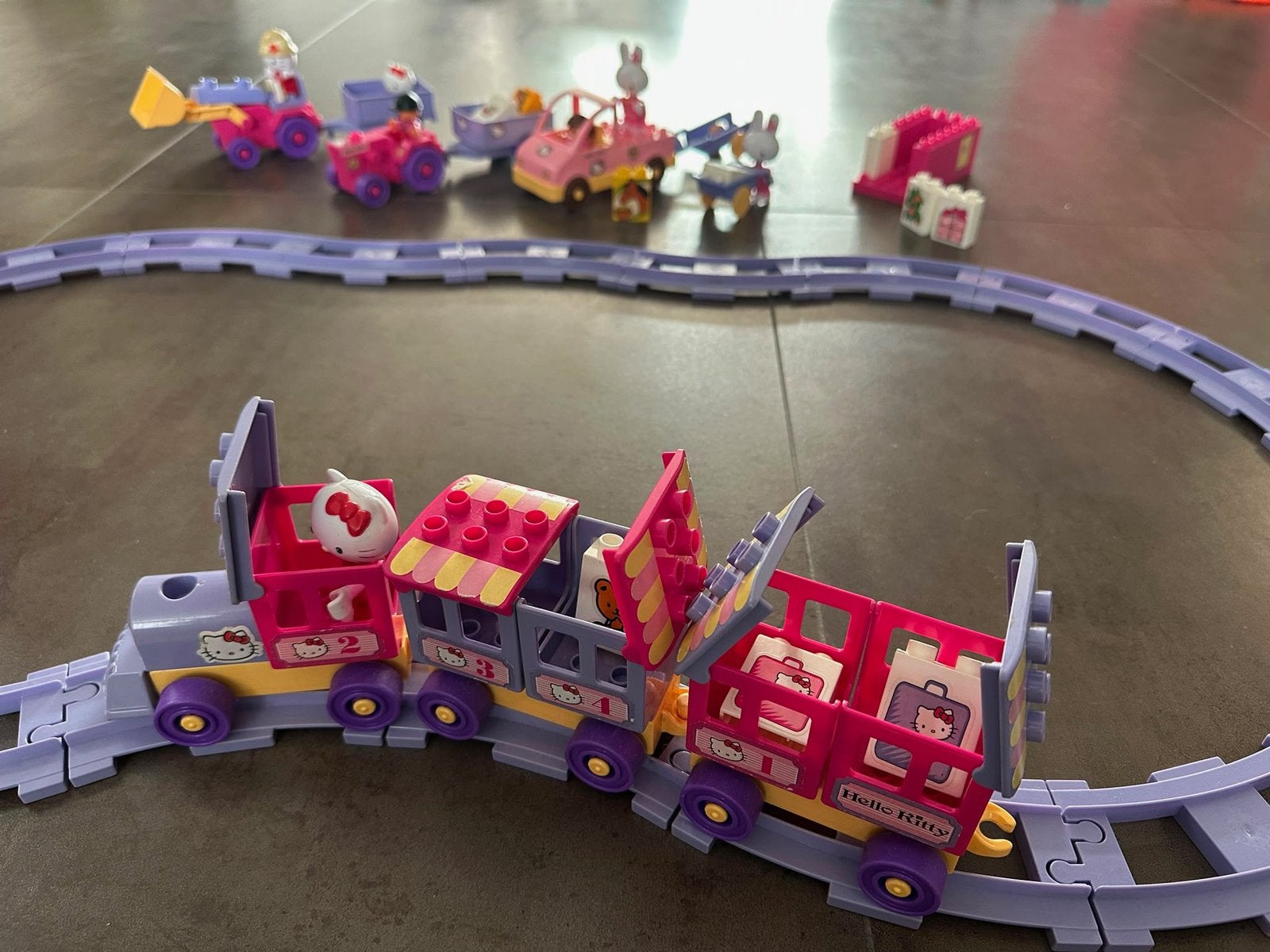 Hello Kitty Duplo trein en losse auto’s, Ophalen of Verzenden, Zo goed als nieuw
