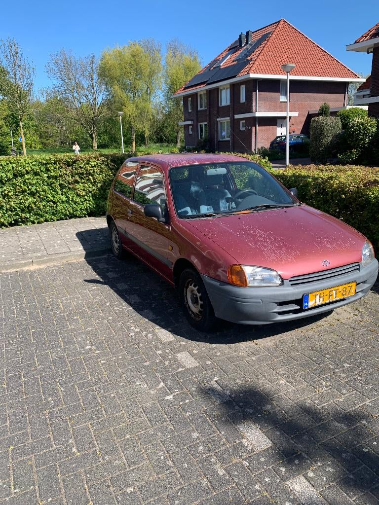 Toyota Starlet 1.3 16V 1998 Rood, 15 km/l, 74 pk, 4 cilinders, Starlet