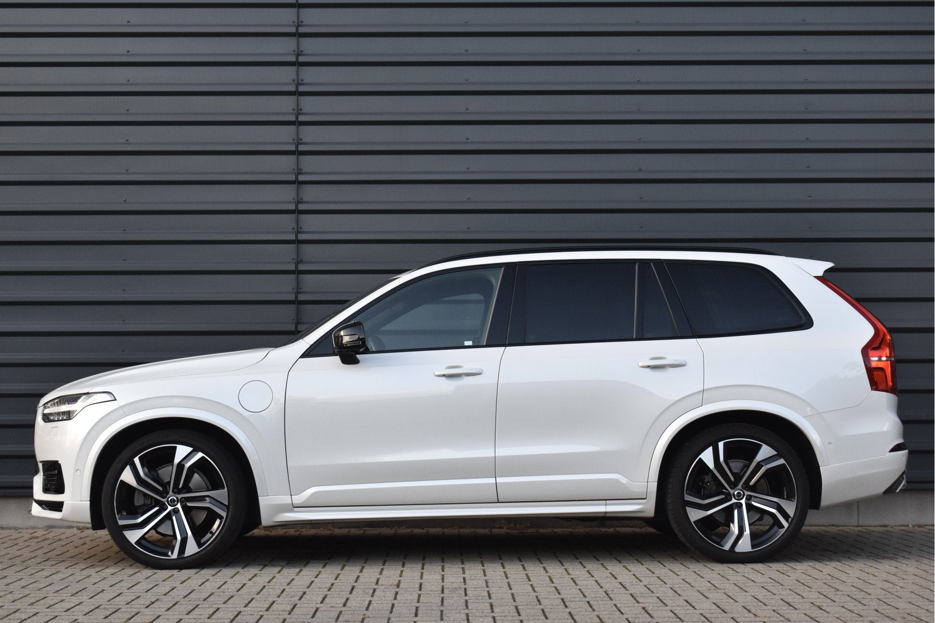 Volvo XC90 2.0 T8 Recharge AWD R-Design | Panorama | Bowers&, Gebruikt, 4 cilinders, Wit, Bedrijf