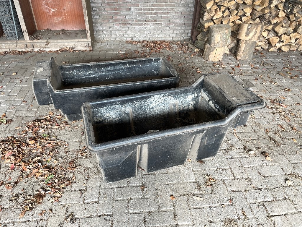 Drinkbakken, Weidegang, 2 of 3 paarden of pony's
