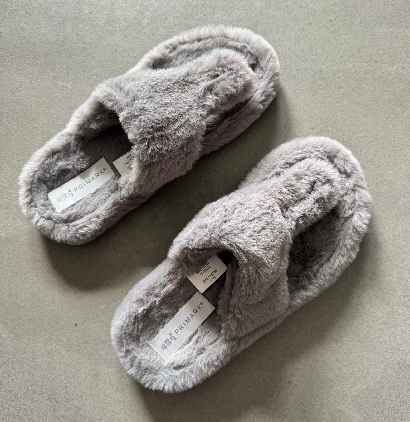 Imitatie bont teenslippers grijs 36/37 Primark nieuw, Kleding | Dames, Schoenen, Slippers, Nieuw, Ophalen of Verzenden, Grijs