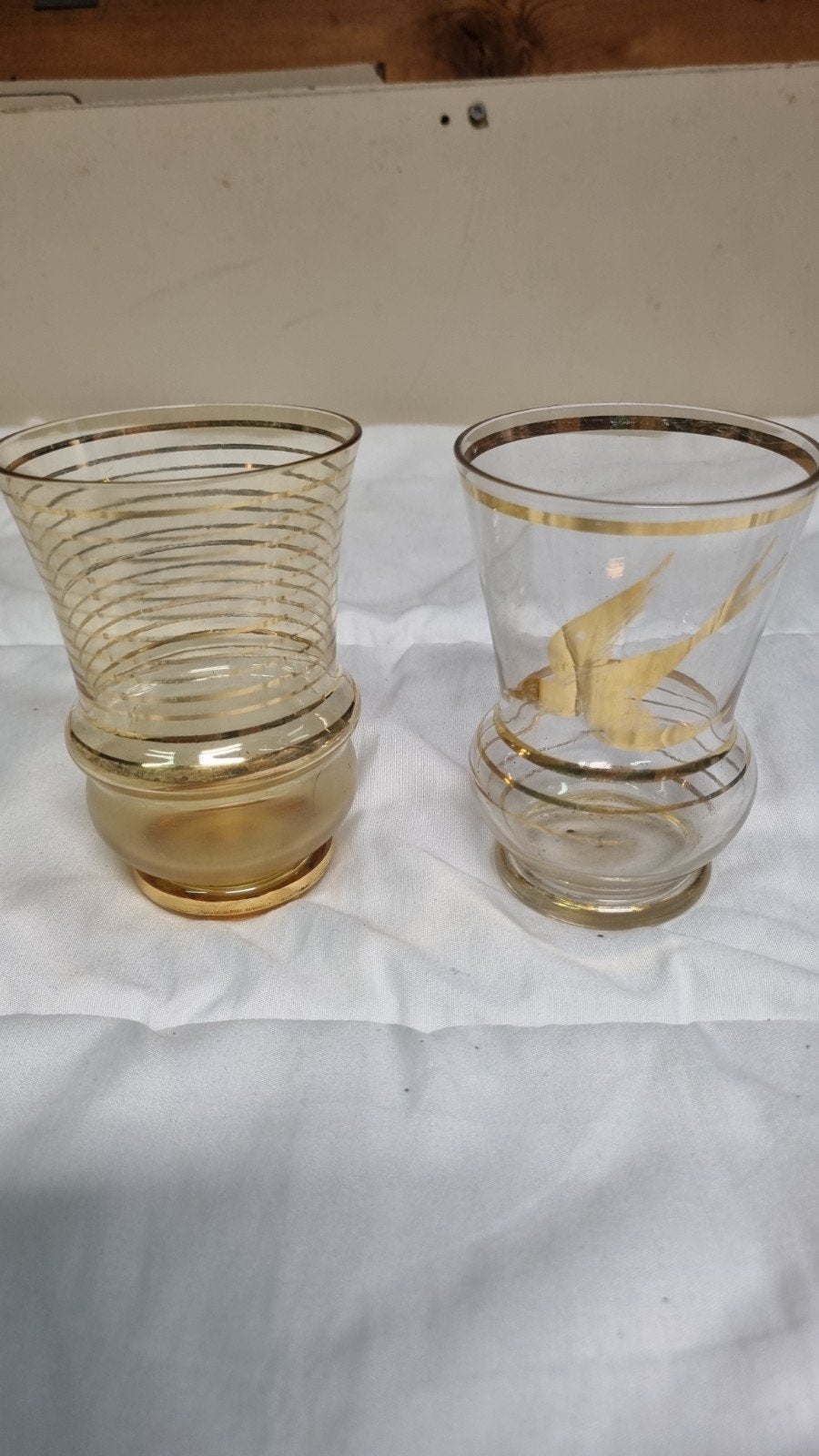 2 Leuke Oude Glazen Vaasjes - 12 cm Hoog, Ophalen of Verzenden, Gebruikt