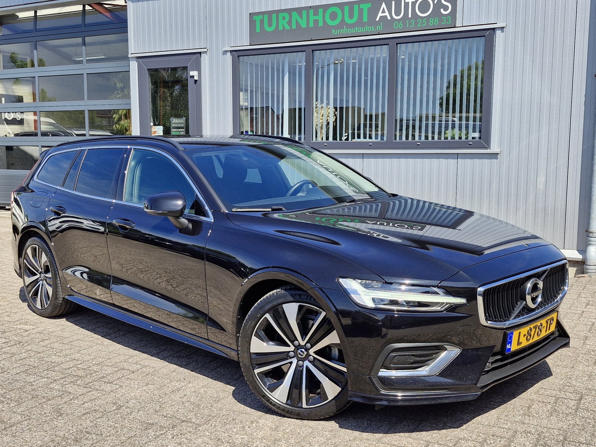 Volvo V60 B3 Hybrid | Business | Camera | body styling | Car, Dealer onderhouden, Stof, 4 cilinders, Zwart