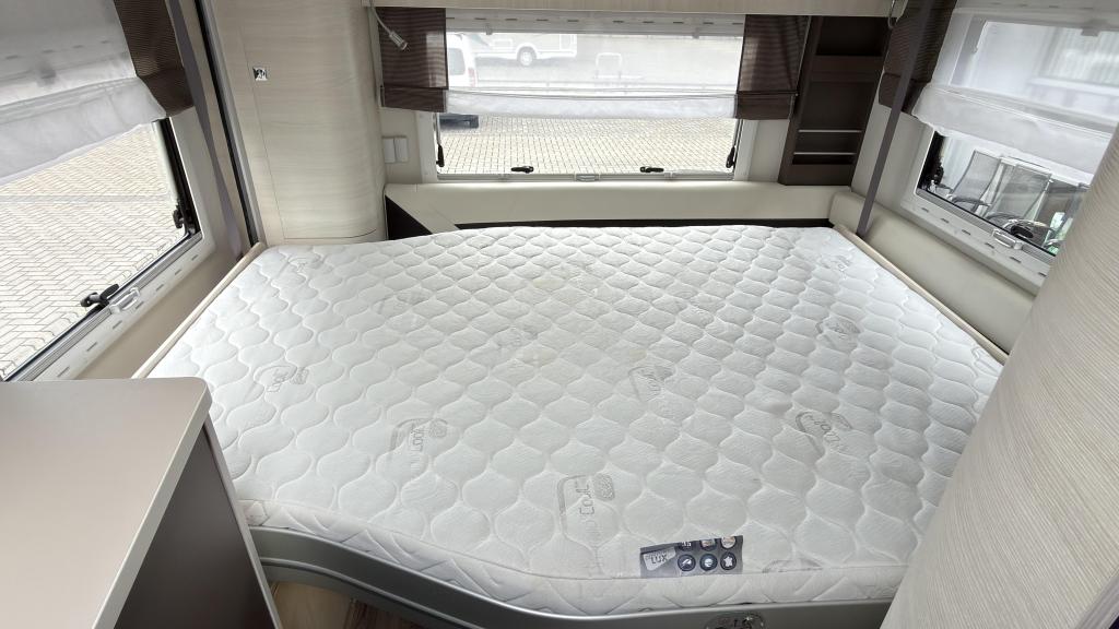 Ruimtewonder onder de 7m Met slechts 33dkm De Chausson 611, Caravans en Kamperen, Campers, Fiat, Buitenlamp, Cassettetoilet, Standkachel